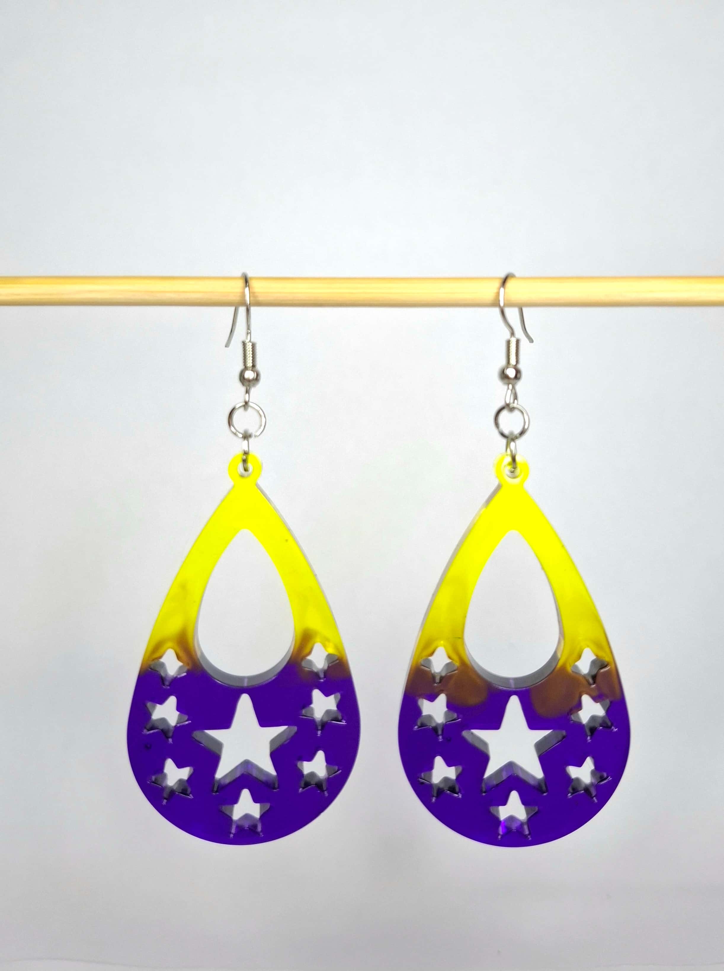 Brinco Gota com Estrelas Vazado